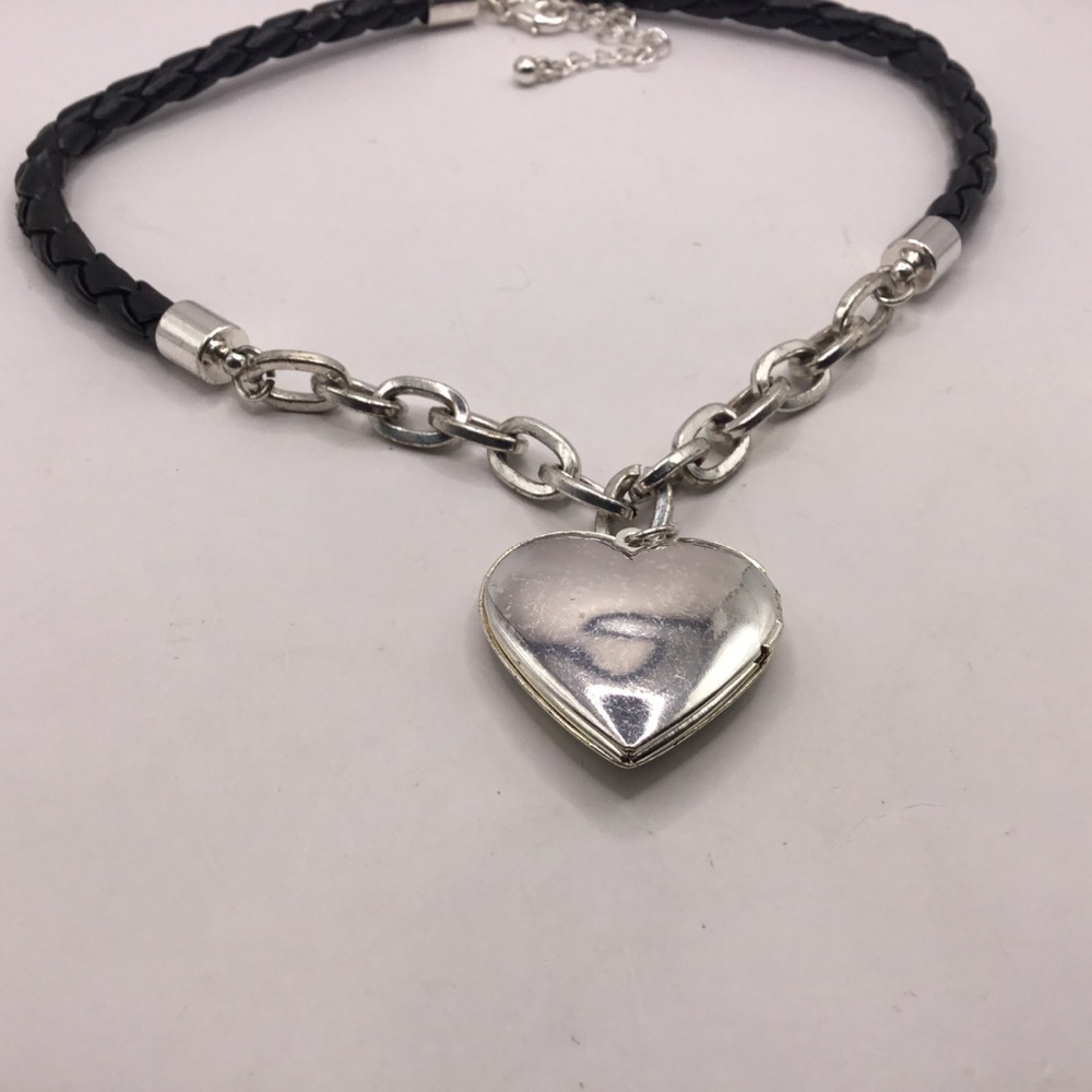 Vintage AVON Etched Heart Locket and STELLA & DOT Bardot Spiral Bracelet 🔥 - Picture 8 of 8